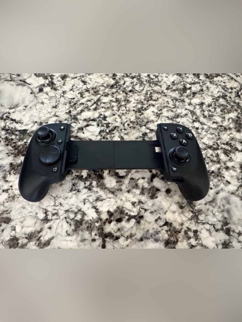 New Universal Black Mobile Game Controller - Expandable Gamepad